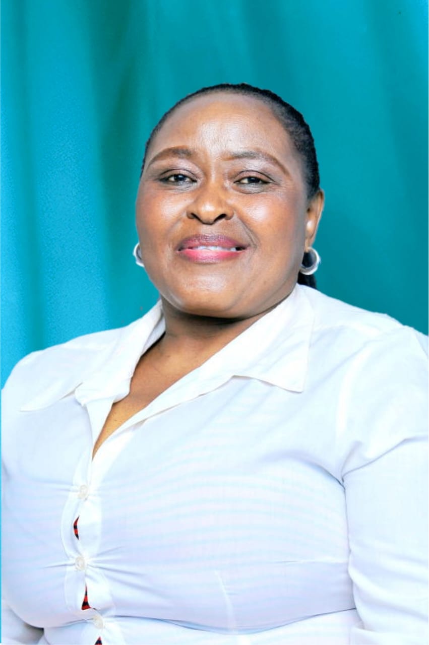 Elizabeth Ndlangamandla, assistant